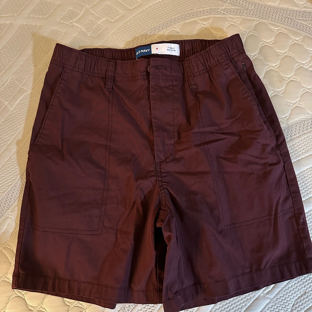 Old Navy Brown Cargo Shorts with Relaxed Fit and Mid-Length Style